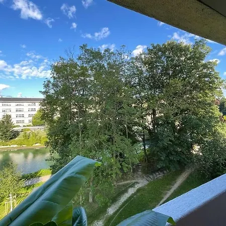 -=- Le Canal -=- Appartement Centre Ville, Parking Prive דירה Châlons-en-Champagne